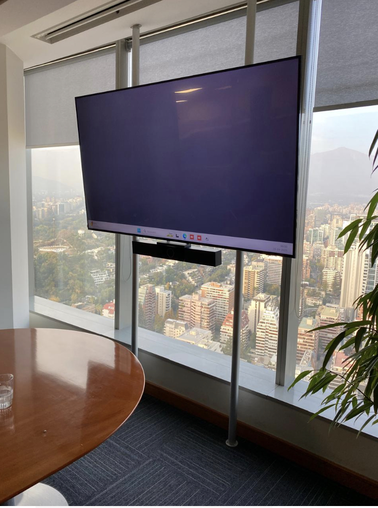 Muro de pantallas para experiencia colaborativa corporativa